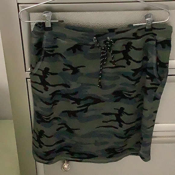 (2) Camo Sundry Evereve Skirts - Picture 2 of 2